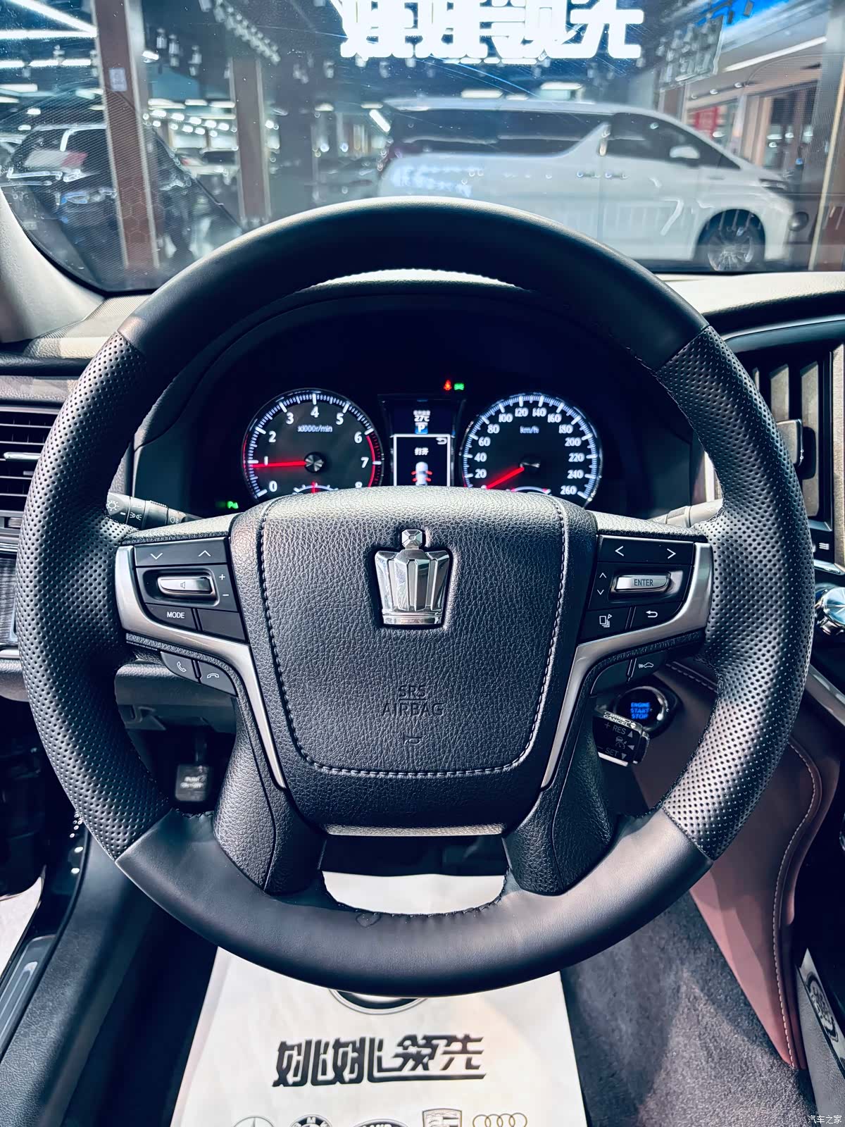 Toyota Crown, 2017 все фото