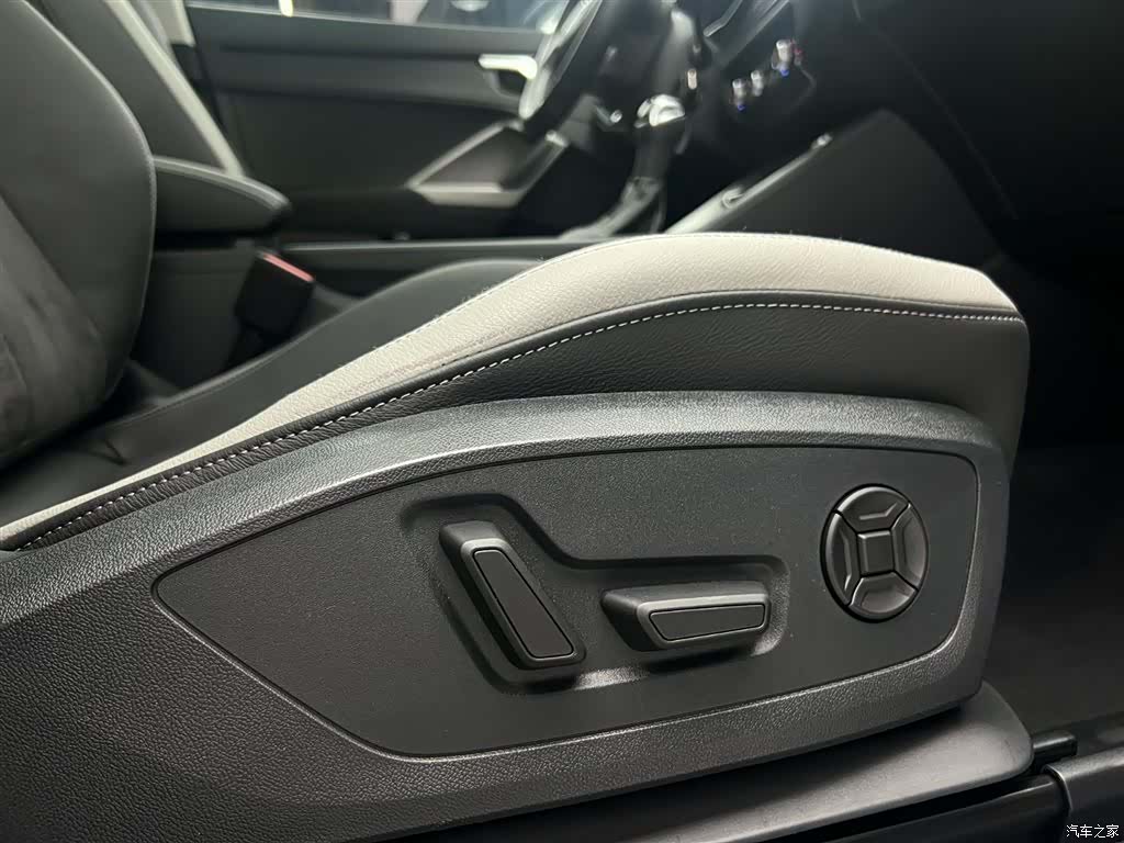 Audi Q3, 2022 10