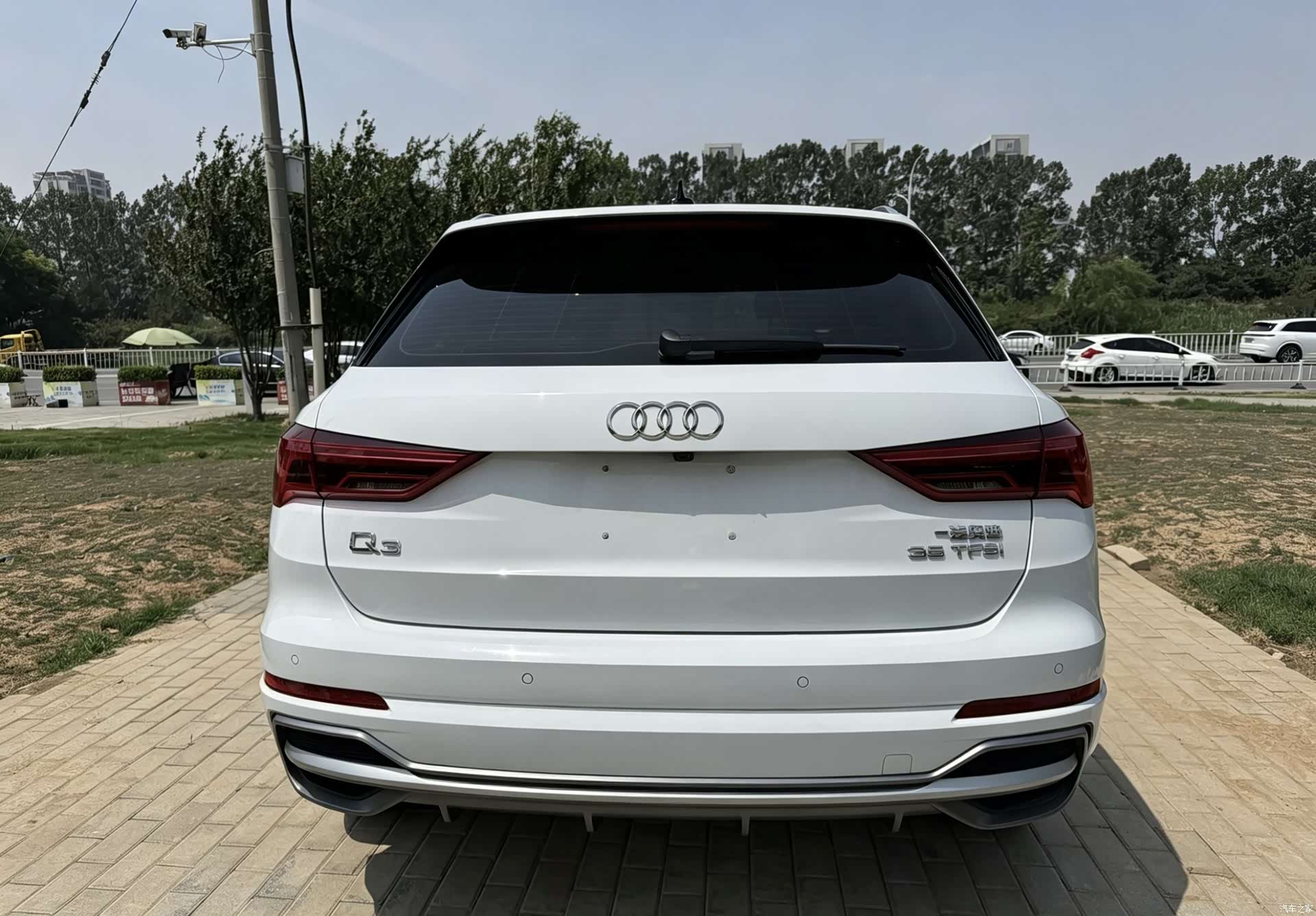 Audi Q3, 2023 4
