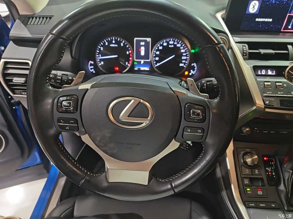 Lexus NX, 2018 11