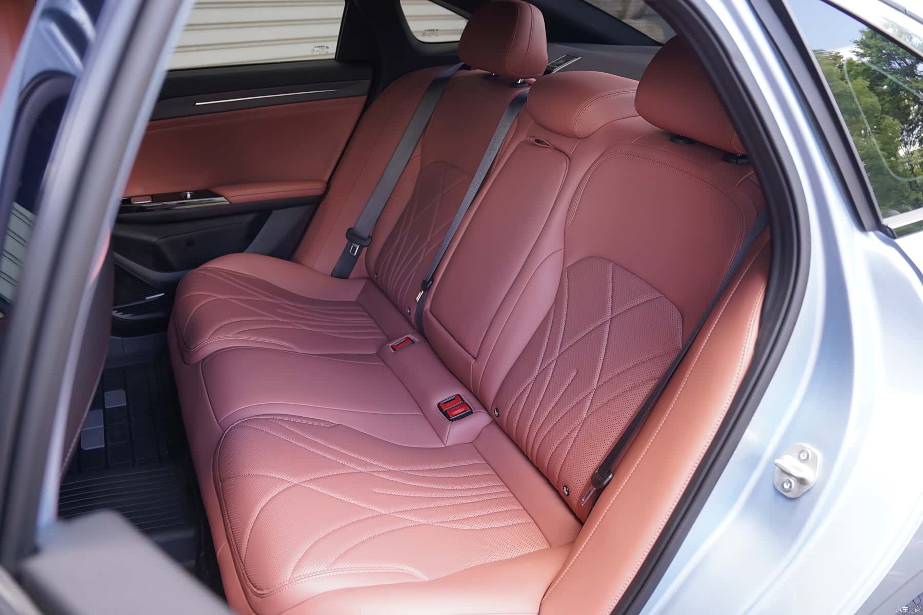 Geely Galaxy L6, 2025 13