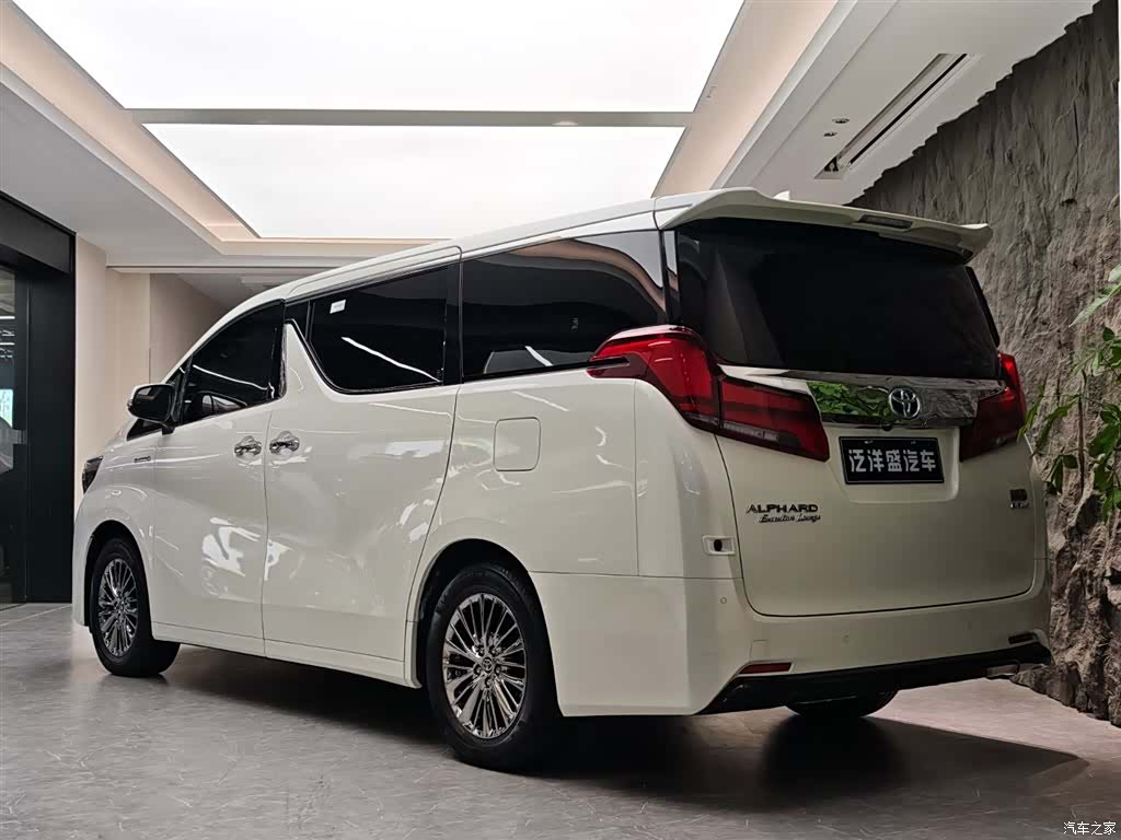 Toyota Alphard, 2022 19