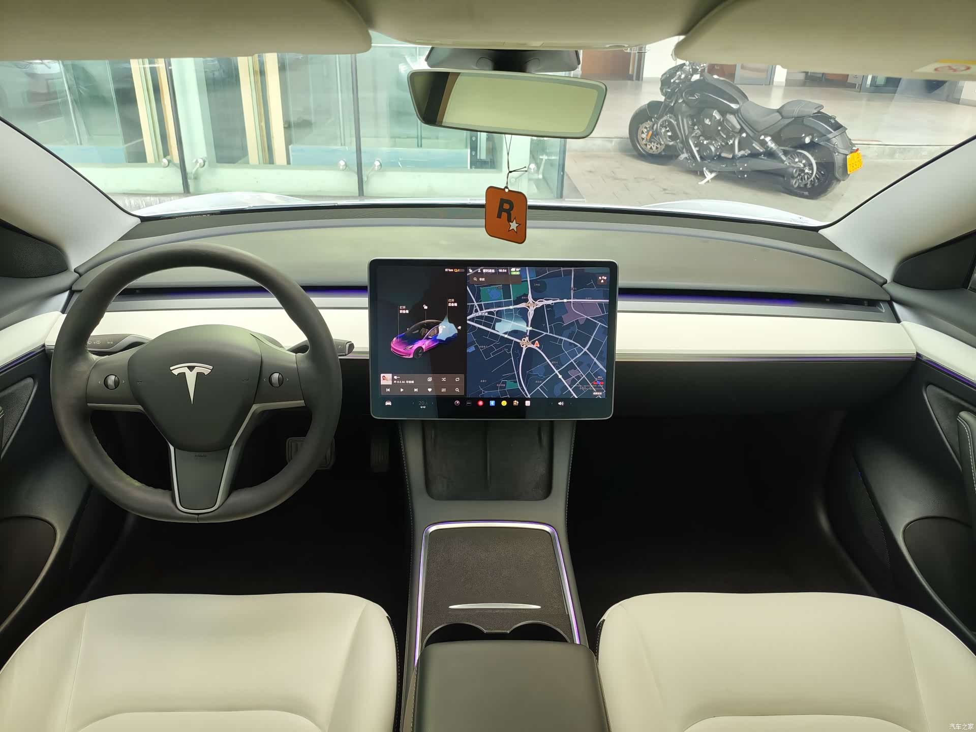 Tesla Model 3, 2021 13