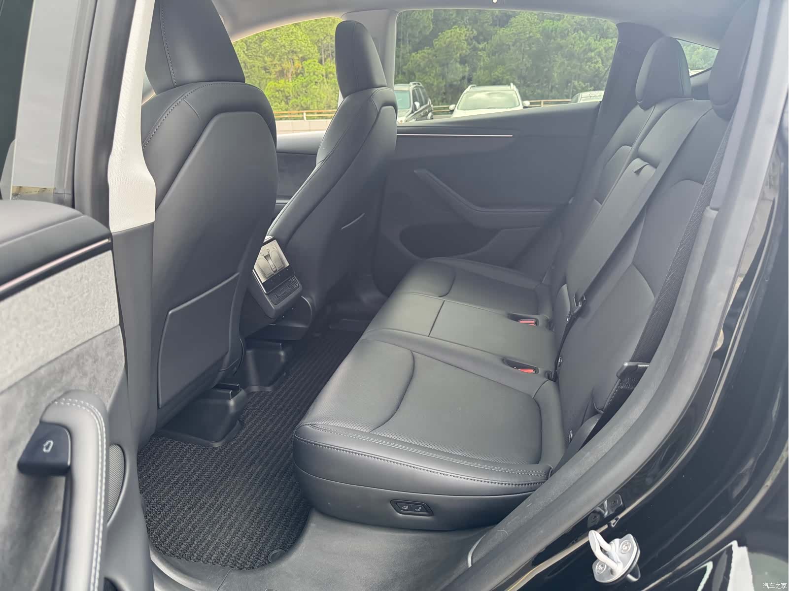 Tesla Model Y, 2025 24