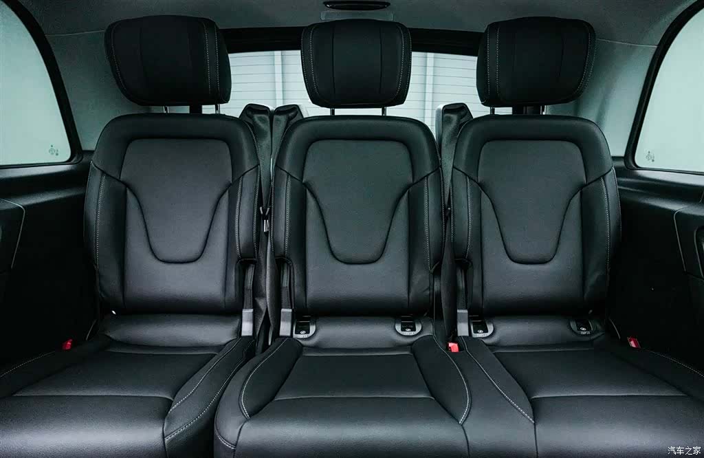 Mercedes-Benz V-Class, 2024 16
