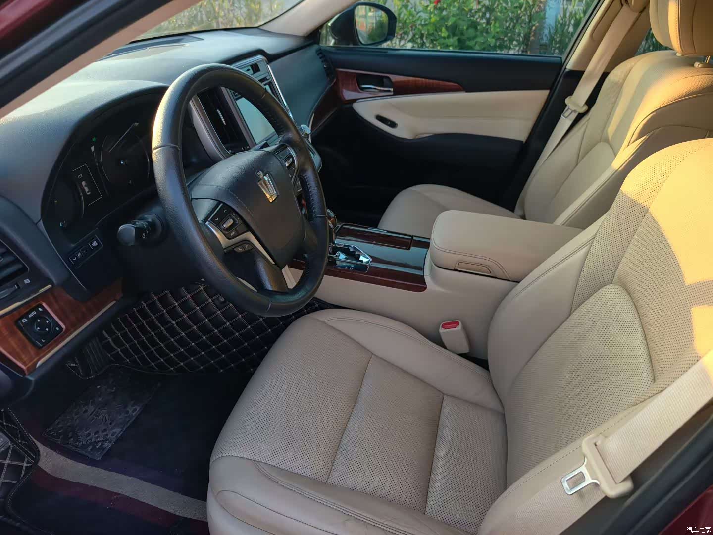 Toyota Crown, 2015 4