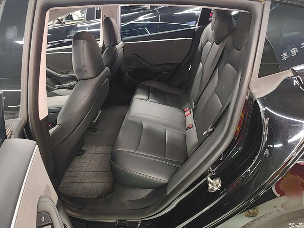 Tesla Model 3, 2024 17