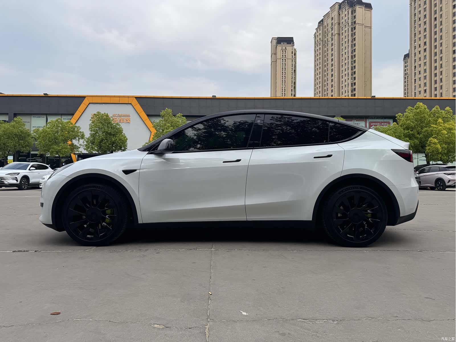 Tesla Model Y, 2022 все фото