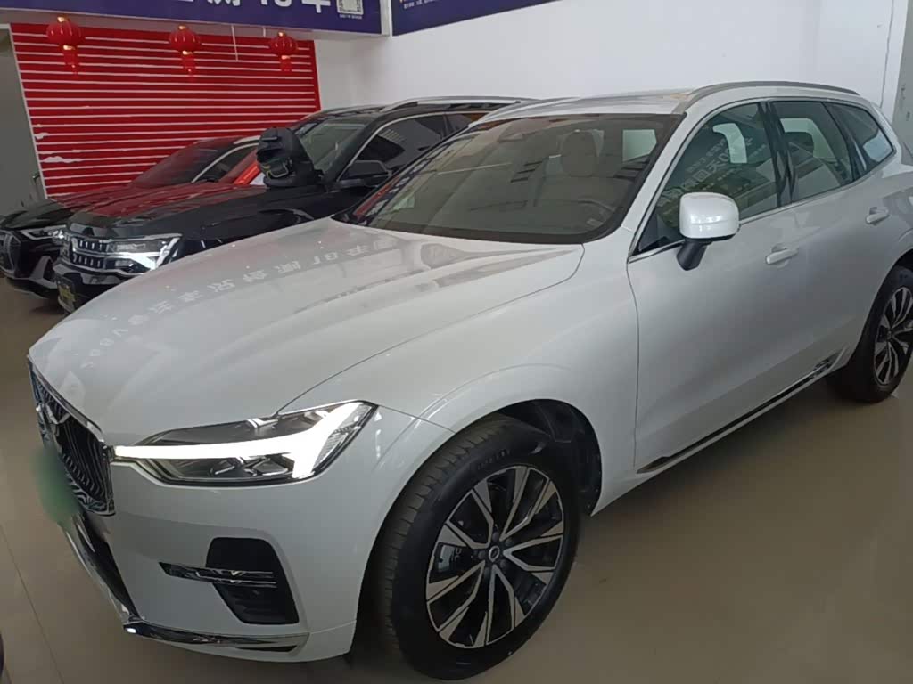 Volvo XC60 2023 B5 Luxury
