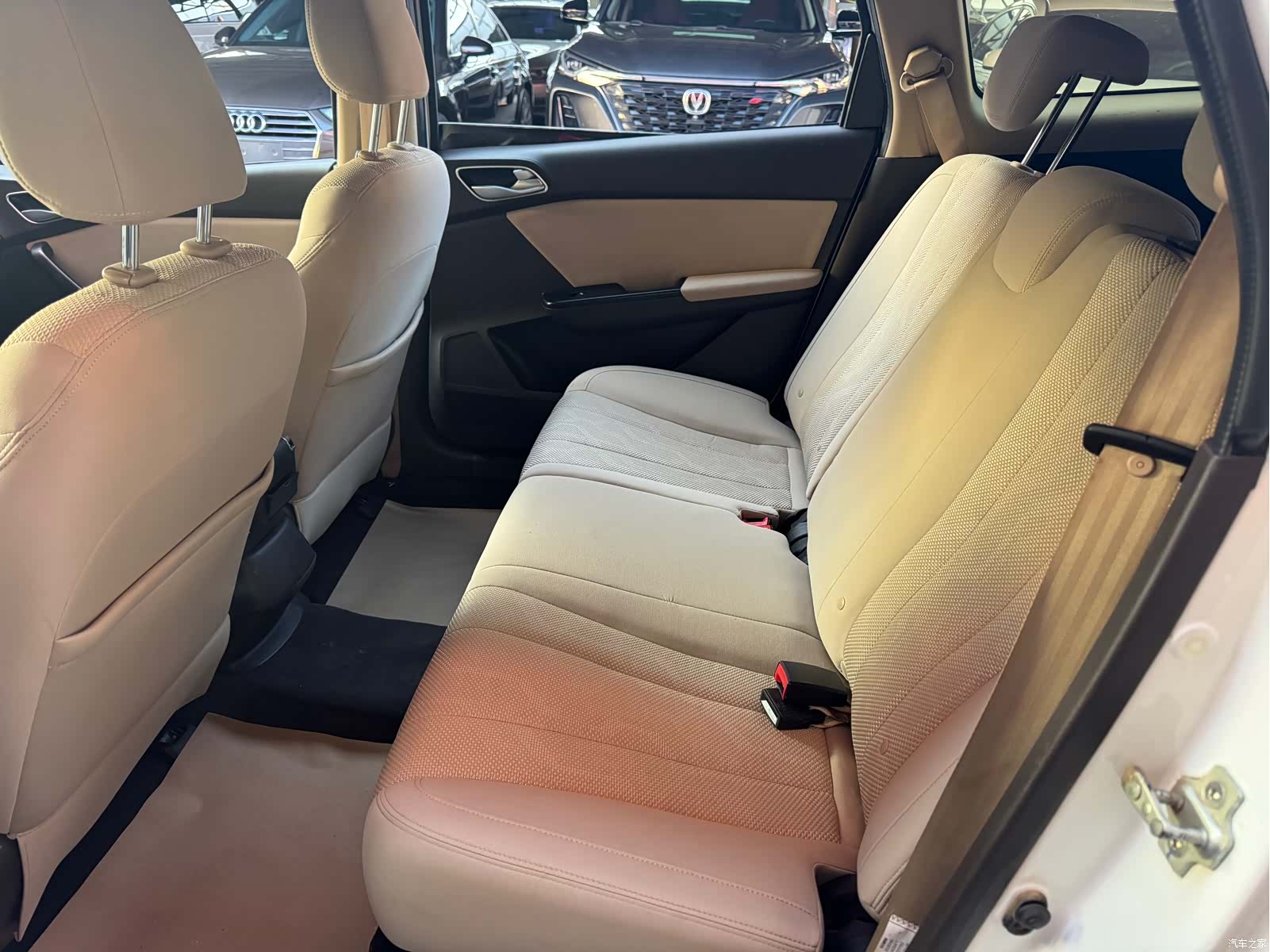 Wuling 310W, 2018 9