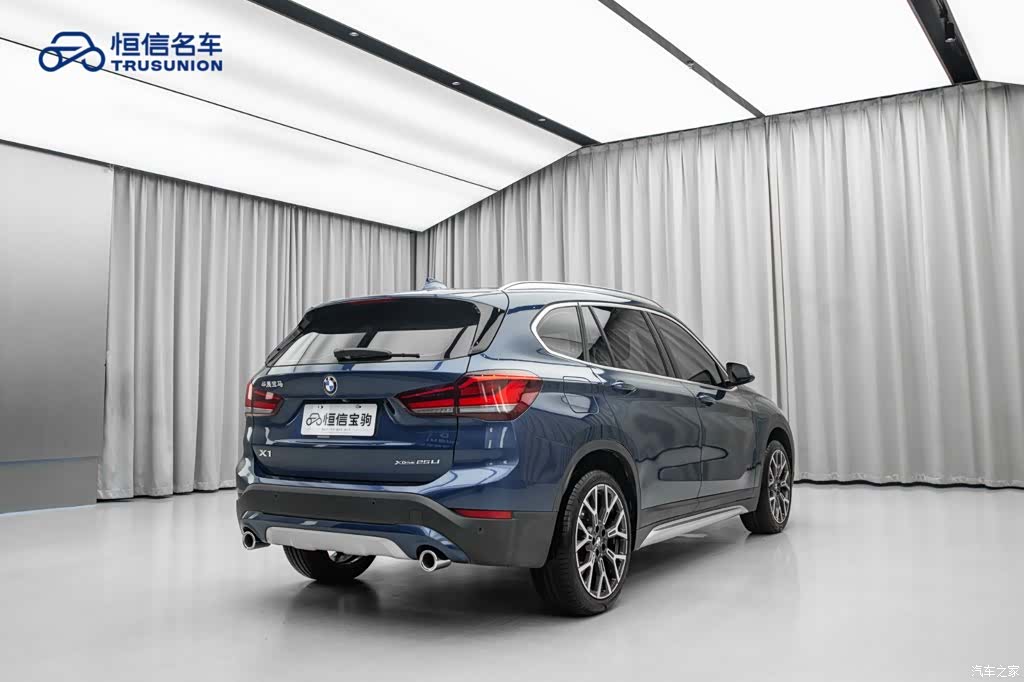 BMW X1, 2021 все фото
