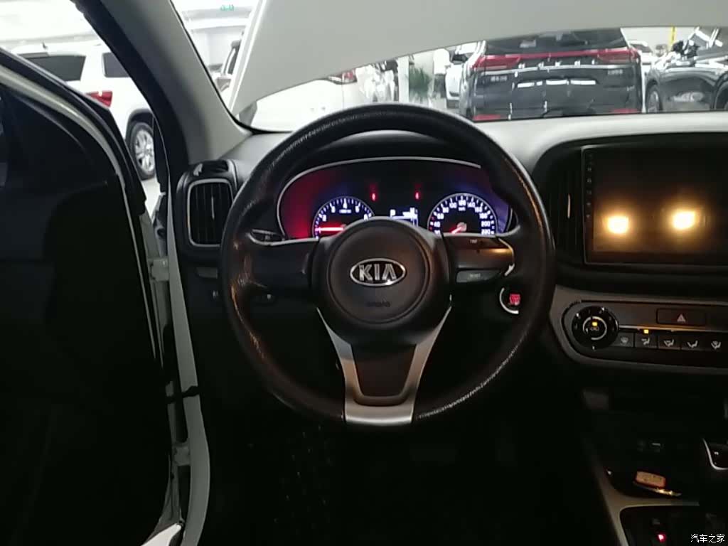 Kia KX3, 2017 11
