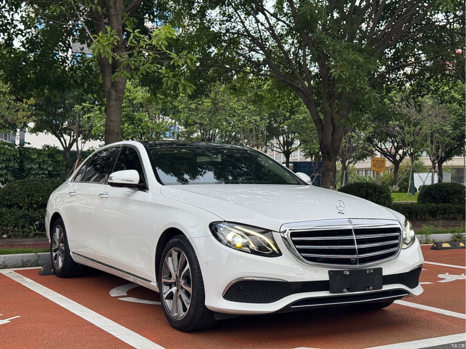 Mercedes-Benz E-Class, 2018 3