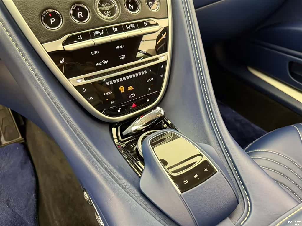 Aston Martin DB11, 2019 8