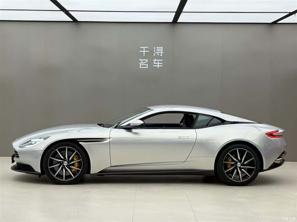 Aston Martin DB11, 2019 3
