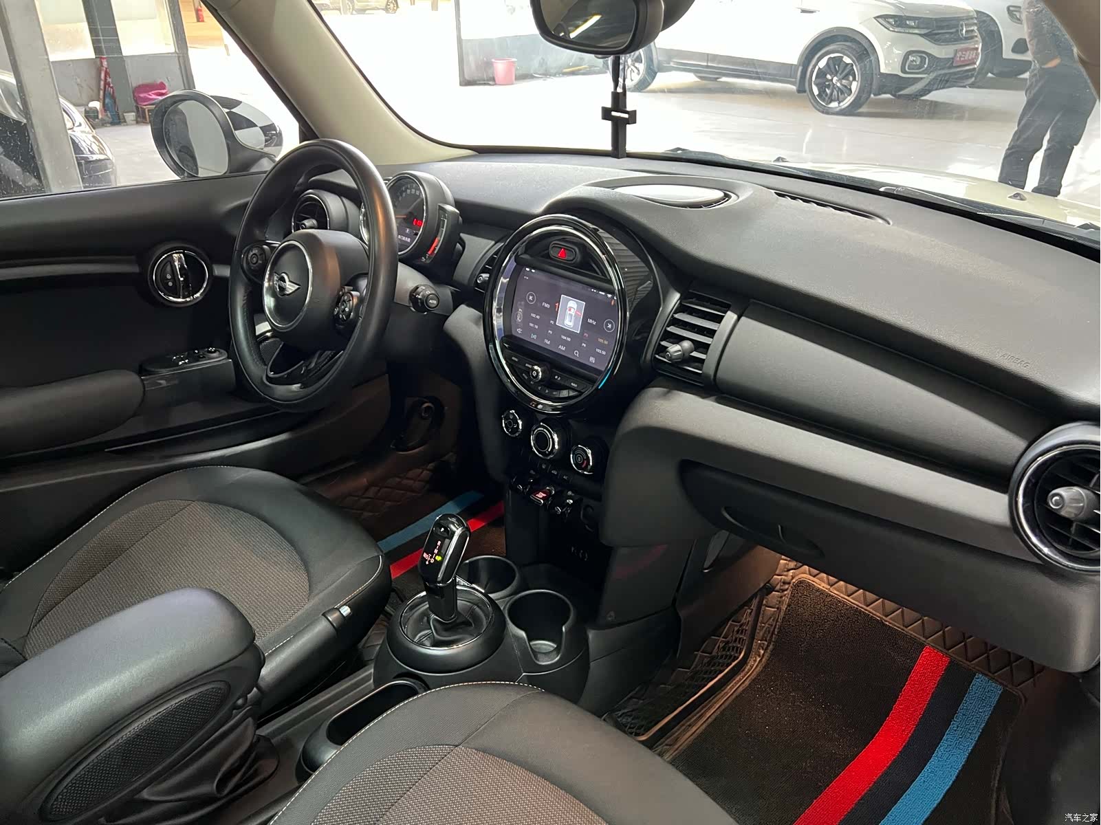 Mini ONE, 2018 14