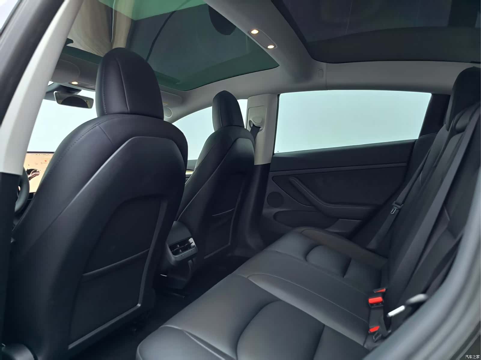 Tesla Model 3, 2021 13