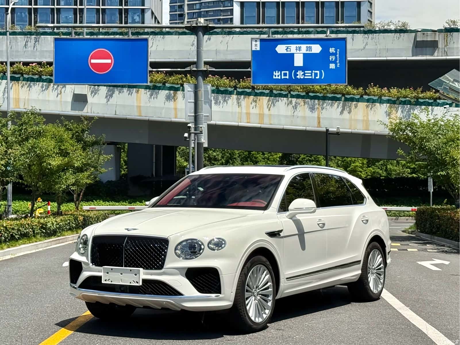 Bentley Bentayga, 2026 3