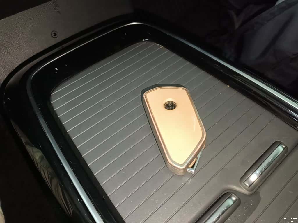 Volkswagen X, 2022 9