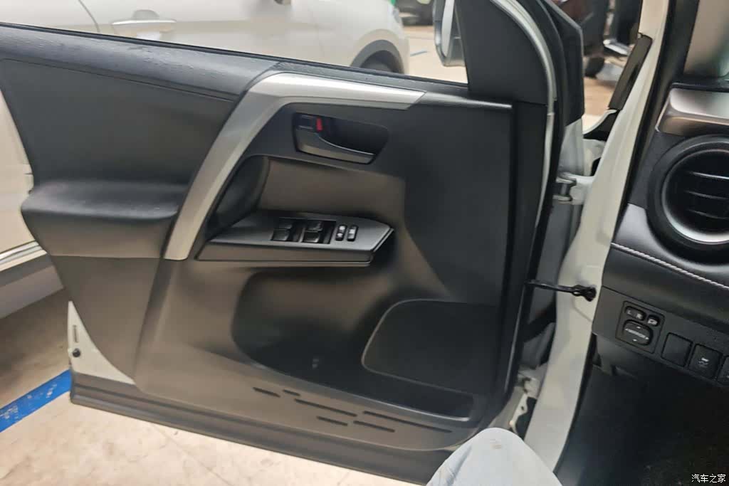 Toyota RAV4, 2017 7
