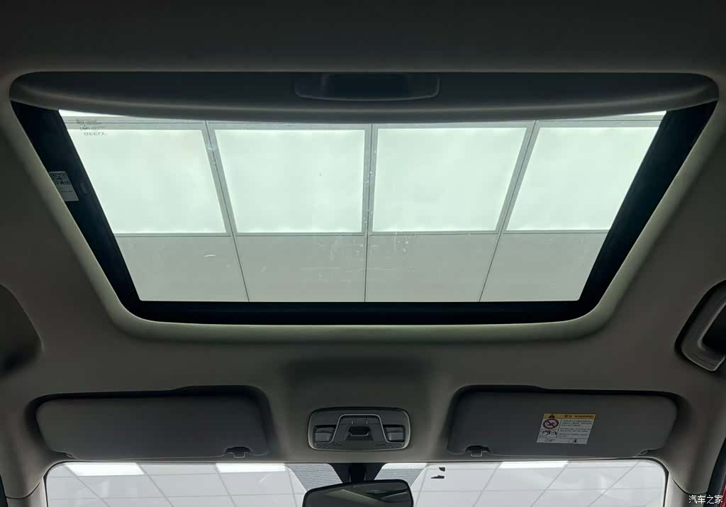 Geely Coolray, 2022 16