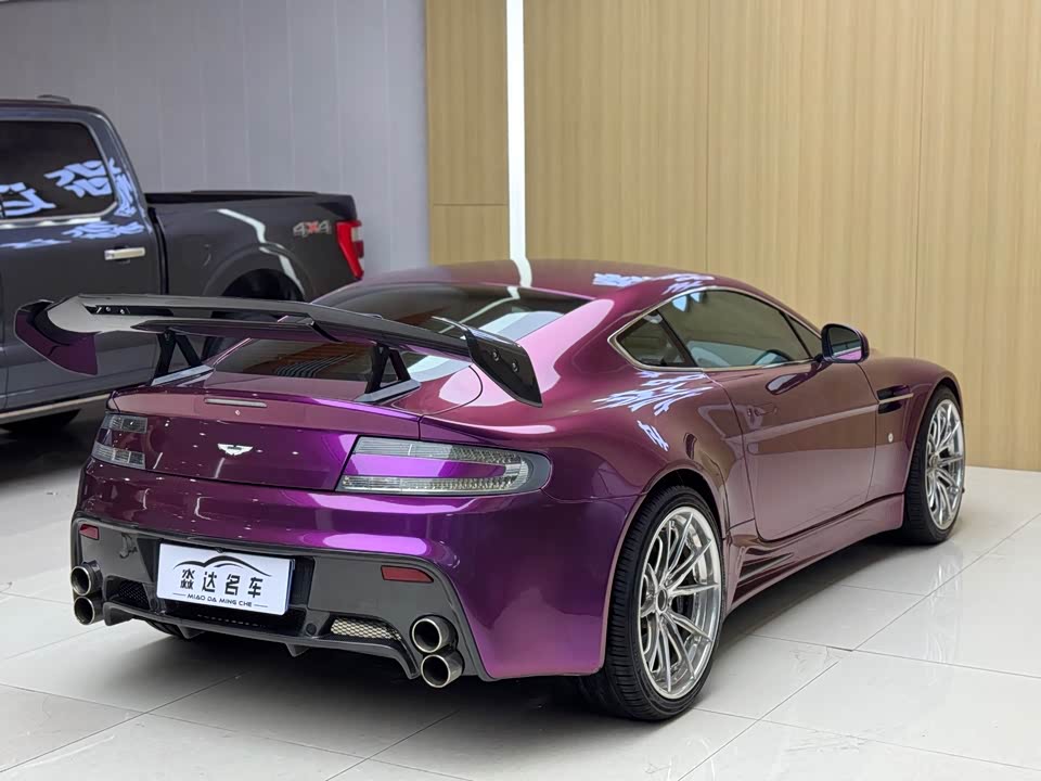 Aston Martin V8 Vantage Aston Martin V8 Vantage