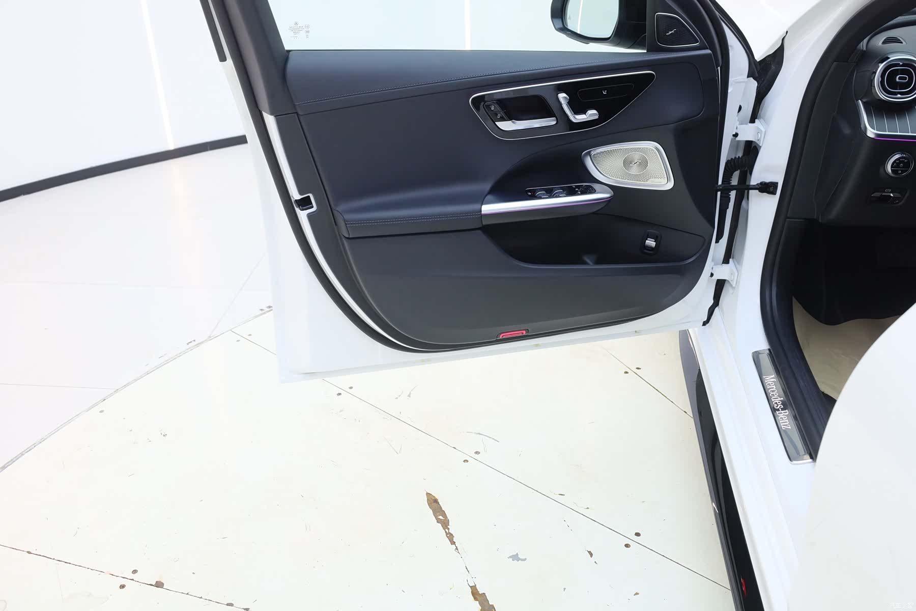 Mercedes-Benz C-Class, 2024 24
