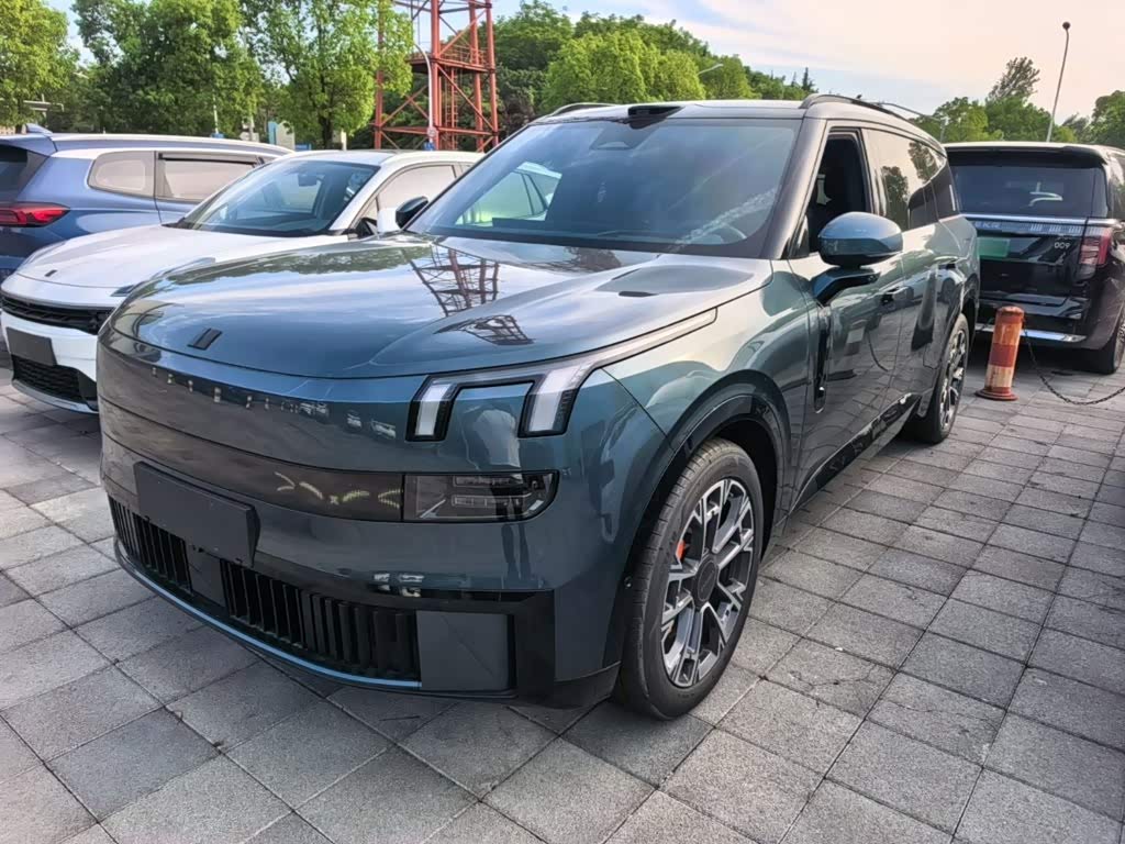 Lynk & Co 900