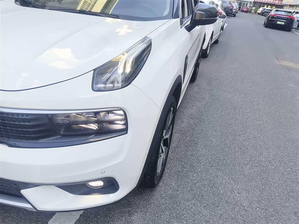 Lynk & Co 01