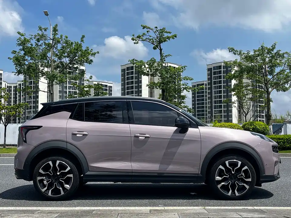 Lynk & Co 06