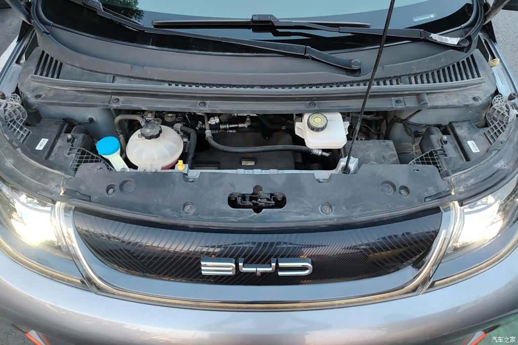 BYD Dolphin, 2022 10
