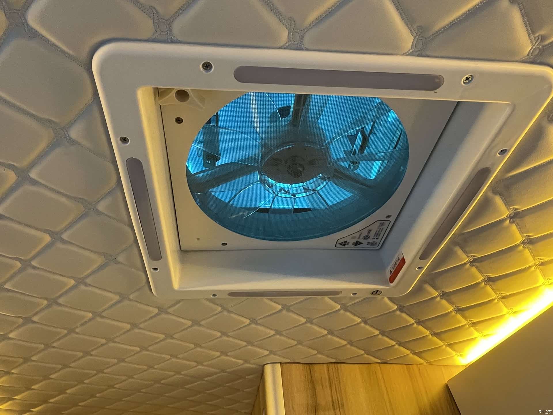 Maxus V90, 2022 15