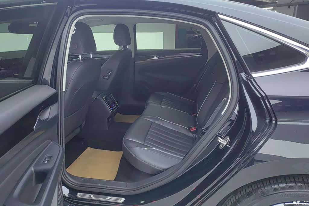 Volkswagen Passat, 2023 11