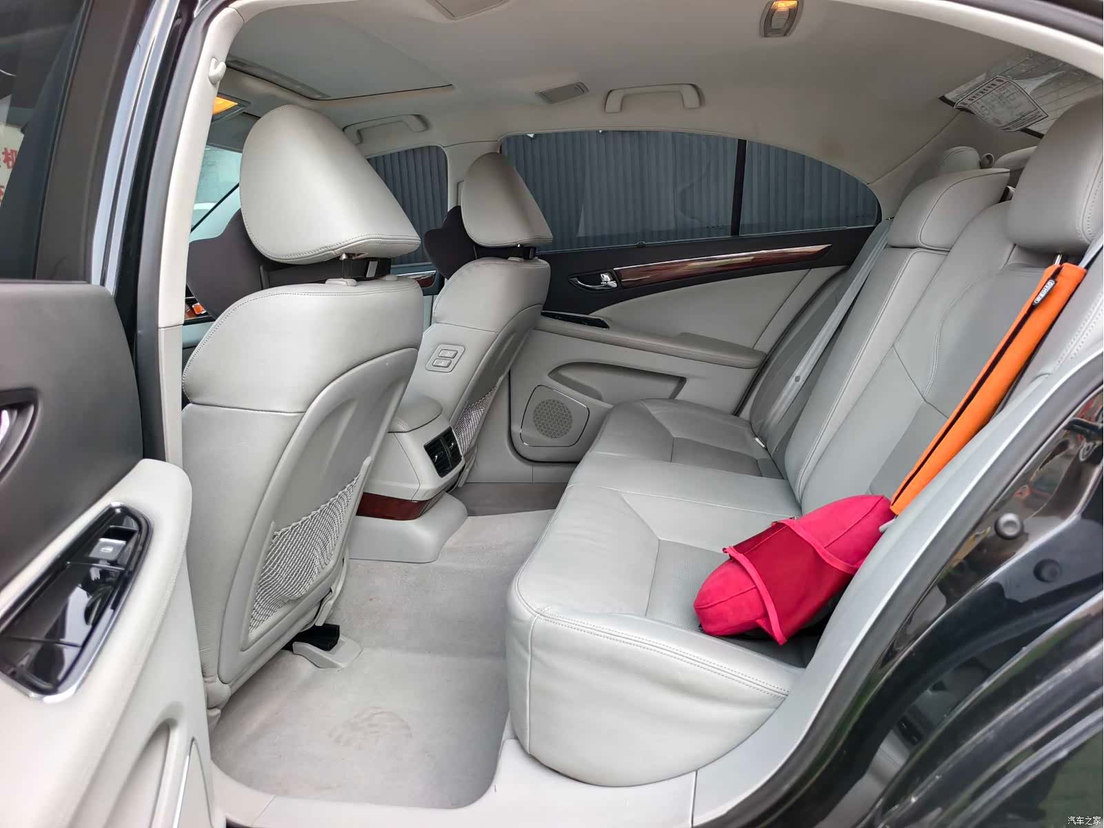 Hongqi H7, 2013 7