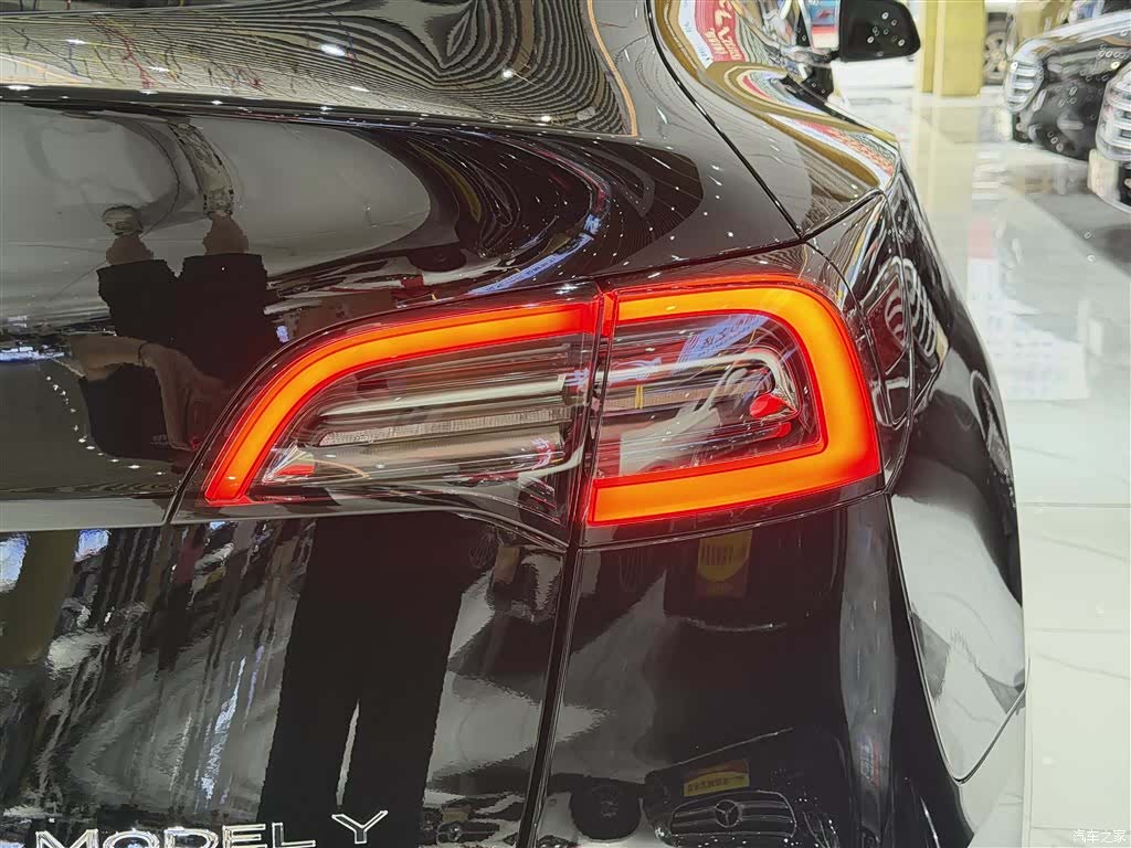 Tesla Model Y, 2023 8