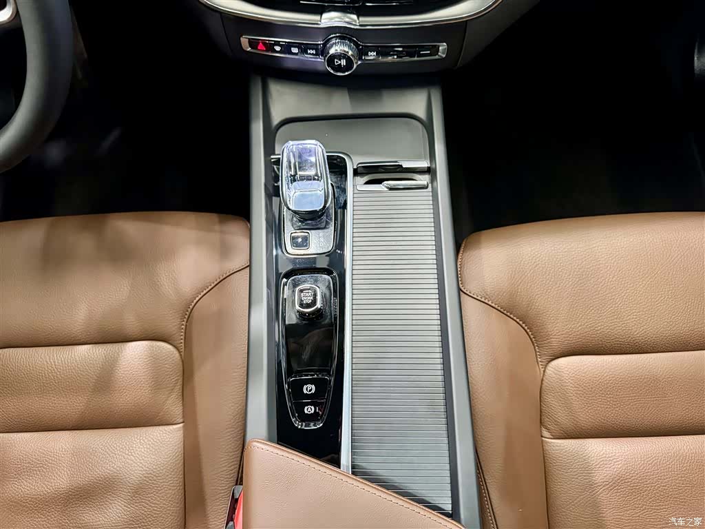 Volvo XC60, 2025 21