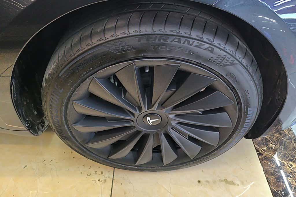 Tesla Model 3, 2025 6