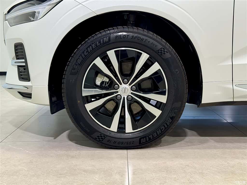 Volvo XC60, 2025 10