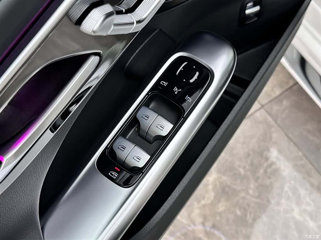 Mercedes-Benz C-Class, 2024 16