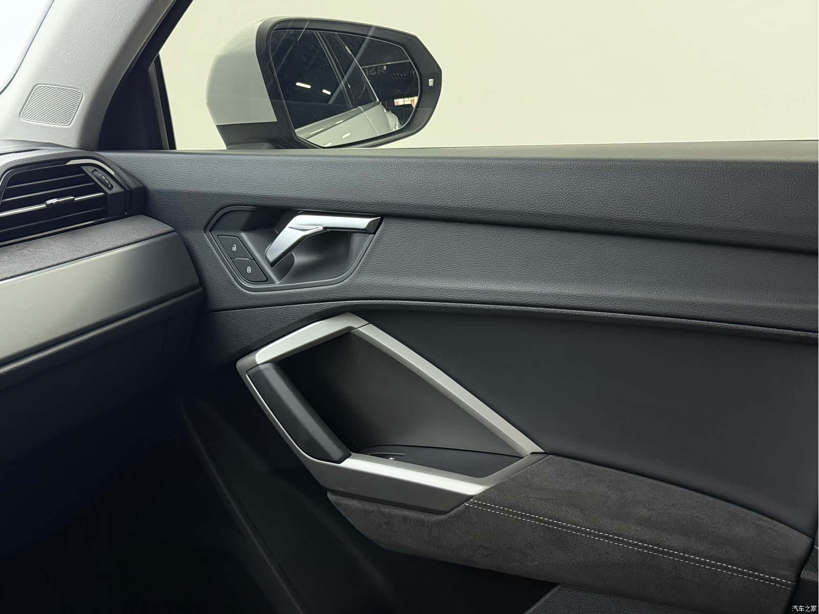 Audi Q3, 2022 11