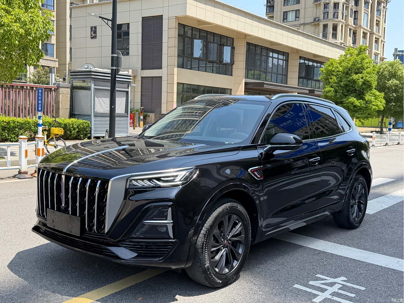Hongqi HS5
