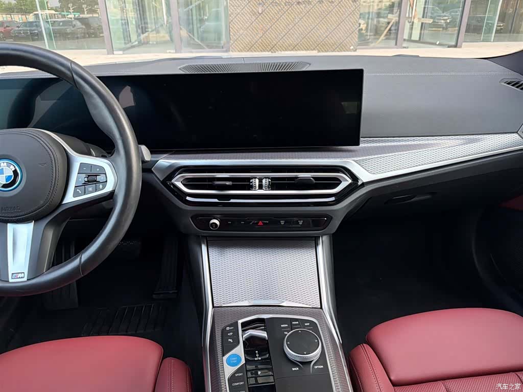 BMW i4, 2025 11