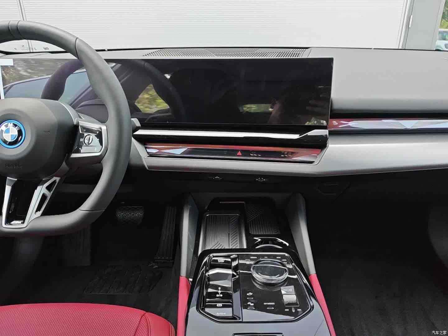 BMW i5, 1900 9