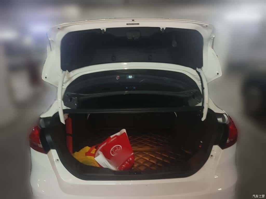 Ford Focus, 2018 10
