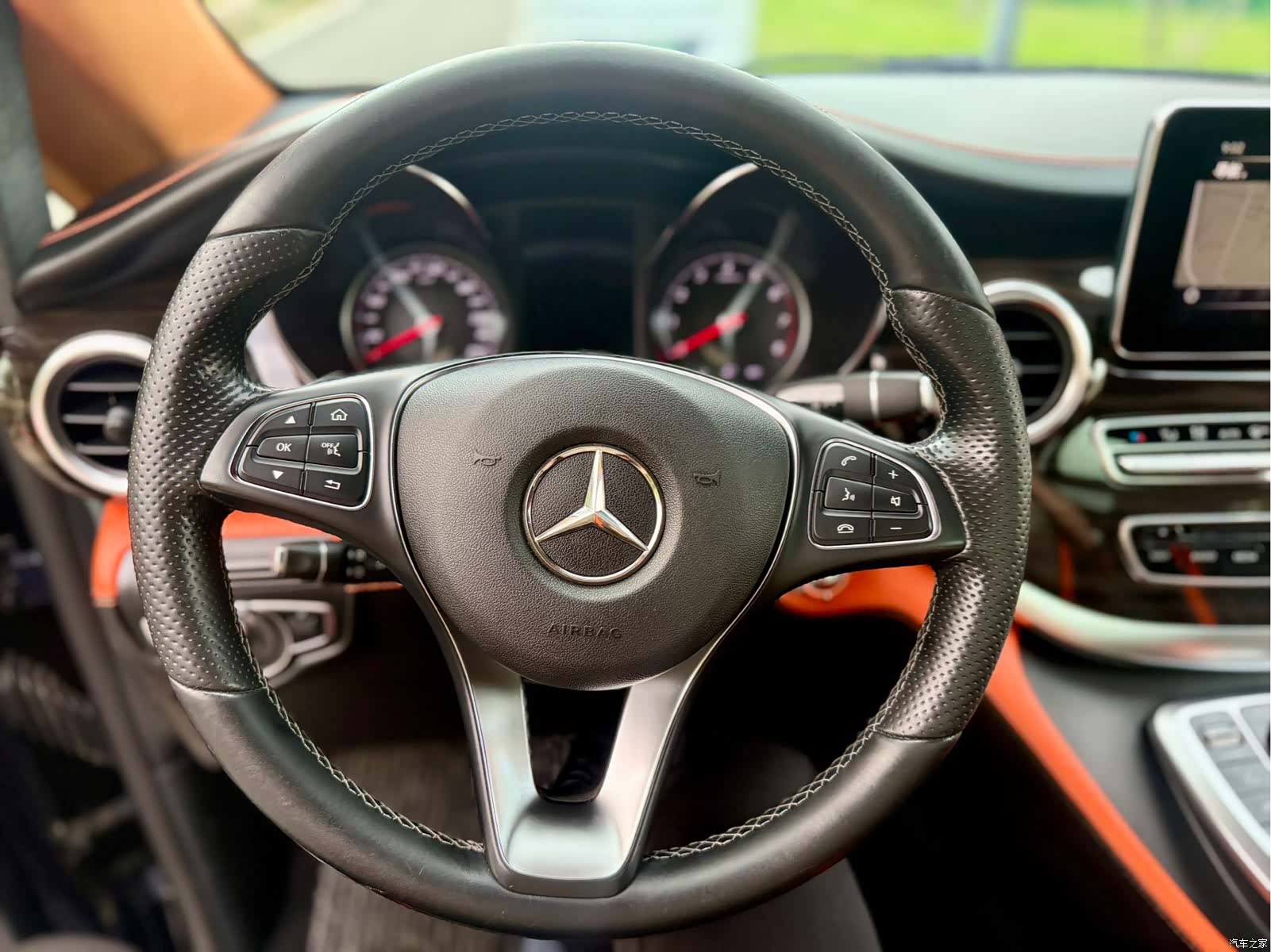 Mercedes-Benz V-Class, 2018 13