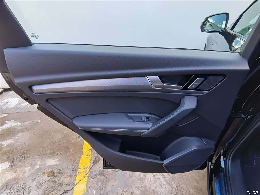 Audi Q5L, 2025 12