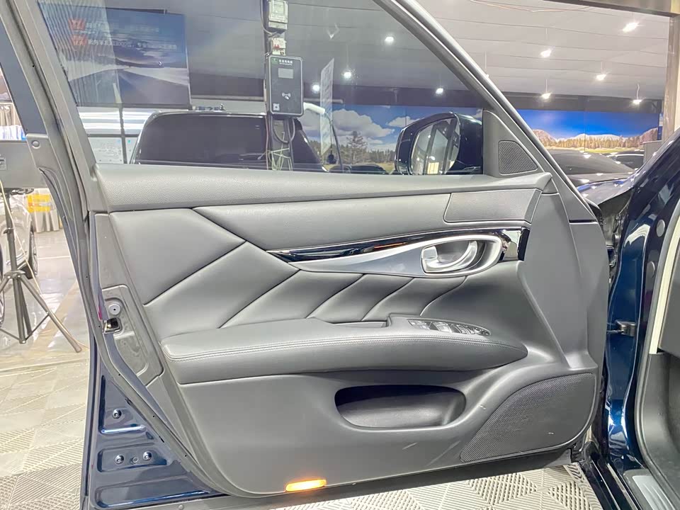 Infiniti Q70 Infiniti Q70