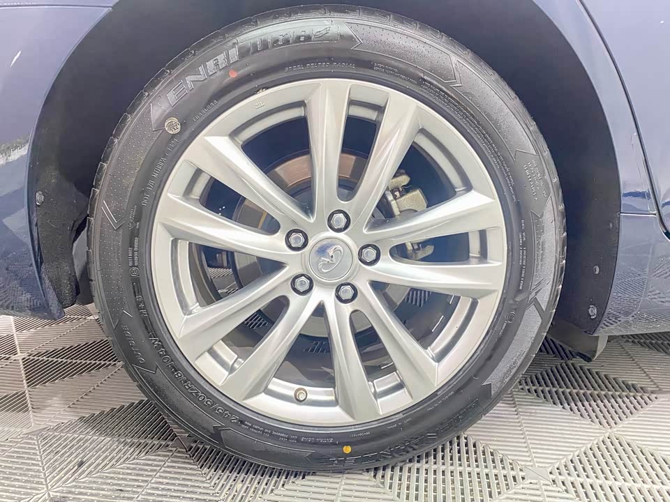 Infiniti Q70 Infiniti Q70