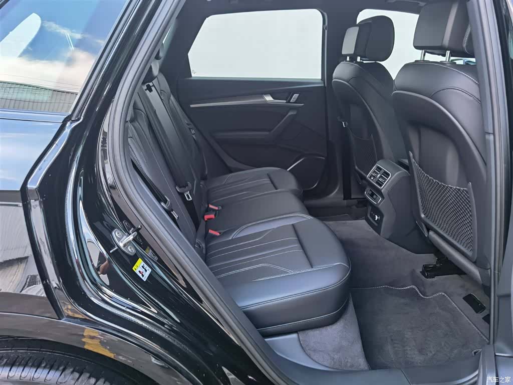Audi Q5L, 2025 27
