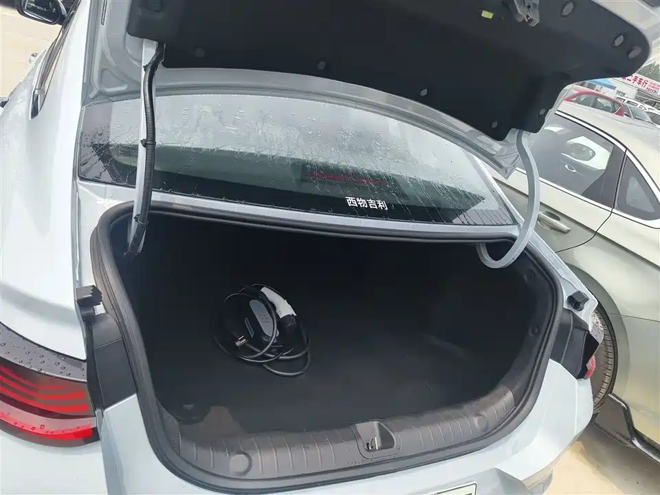 Geely Emgrand L HiP Geely Emgrand L HiP